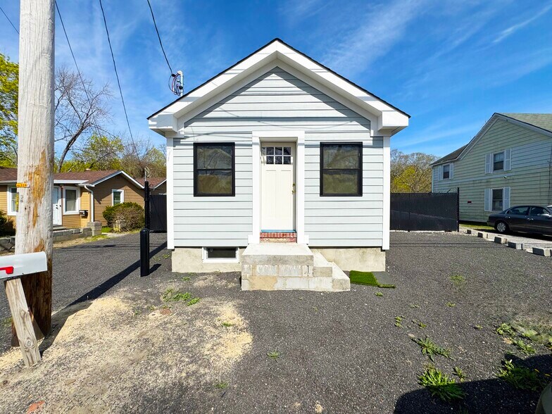 48 Old Quogue Rd, Riverhead, NY à louer - Photo de l’immeuble – Image 2 sur 8
