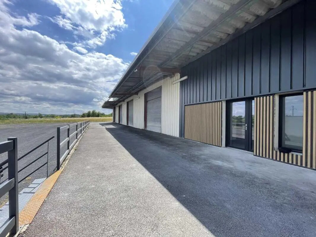 Local d'activités dans Oulchy-le-Château à vendre Photo de l’immeuble– Image 1 sur 11