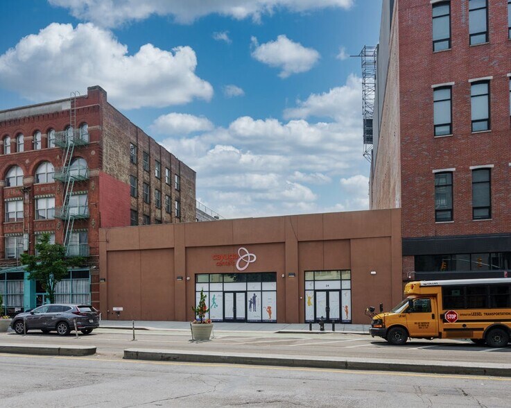 24 Bruckner Blvd, Bronx, NY à vendre - Photo de l’immeuble – Image 1 sur 7