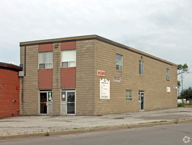 127 Manville Rd, Toronto, ON à louer - Photo de l’immeuble – Image 2 sur 11