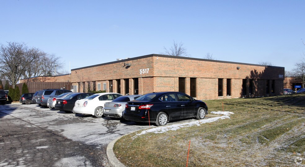 5517 N Cumberland Ave, Chicago, IL à vendre - Photo de l’immeuble – Image 3 sur 9