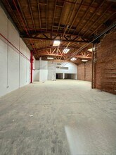 2015-2021 S Santa Fe Ave, Los Angeles, CA à louer Photo intérieure– Image 2 sur 5