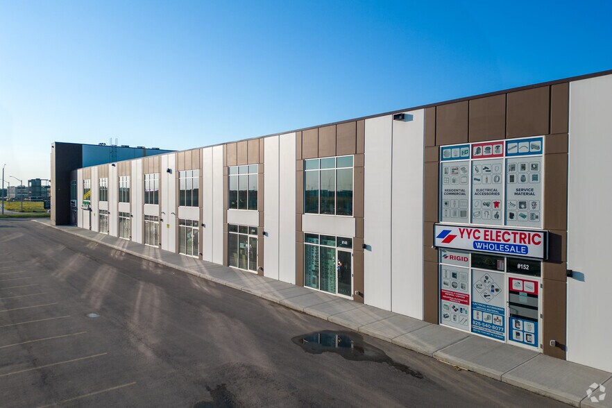 11125 38 St NE, Calgary, AB à louer - Photo de l’immeuble – Image 2 sur 5