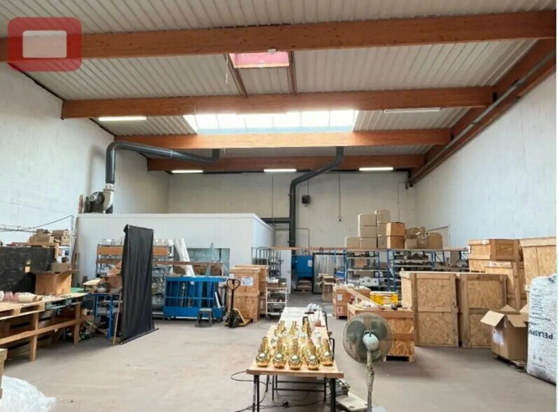 Bureau dans Décines-Charpieu à louer - Photo de l’immeuble – Image 3 sur 12