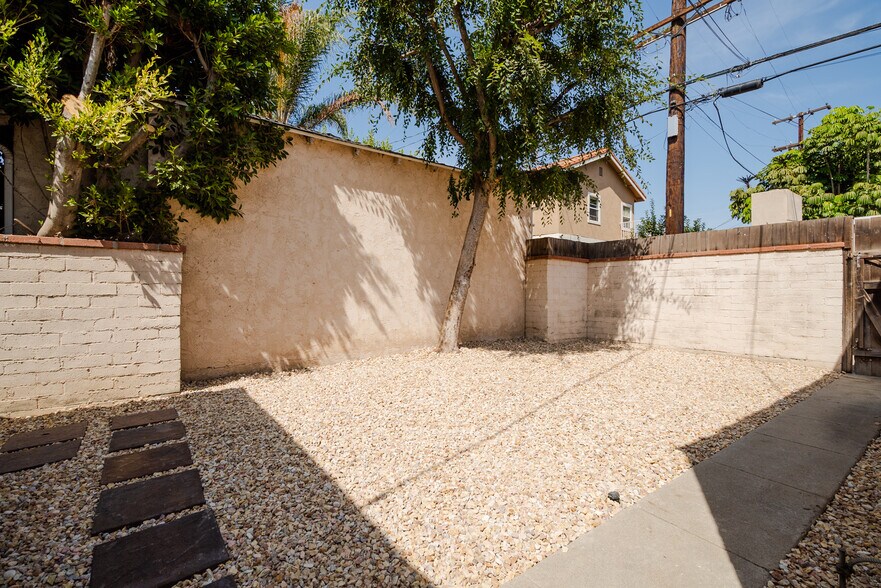 4270 Elenda St, Culver City, CA à vendre - Photo de l’immeuble – Image 3 sur 30