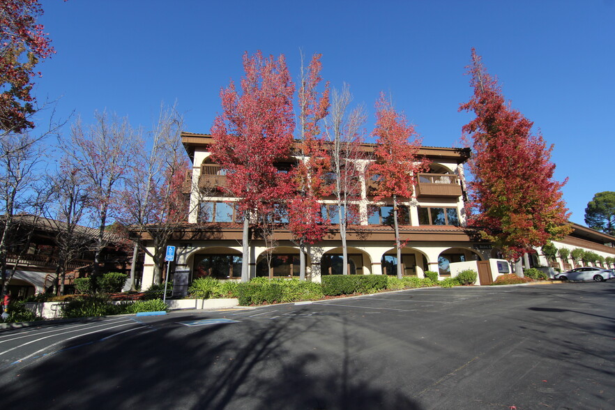 4 Orinda Way, Orinda, CA à louer - Photo de l’immeuble – Image 3 sur 5