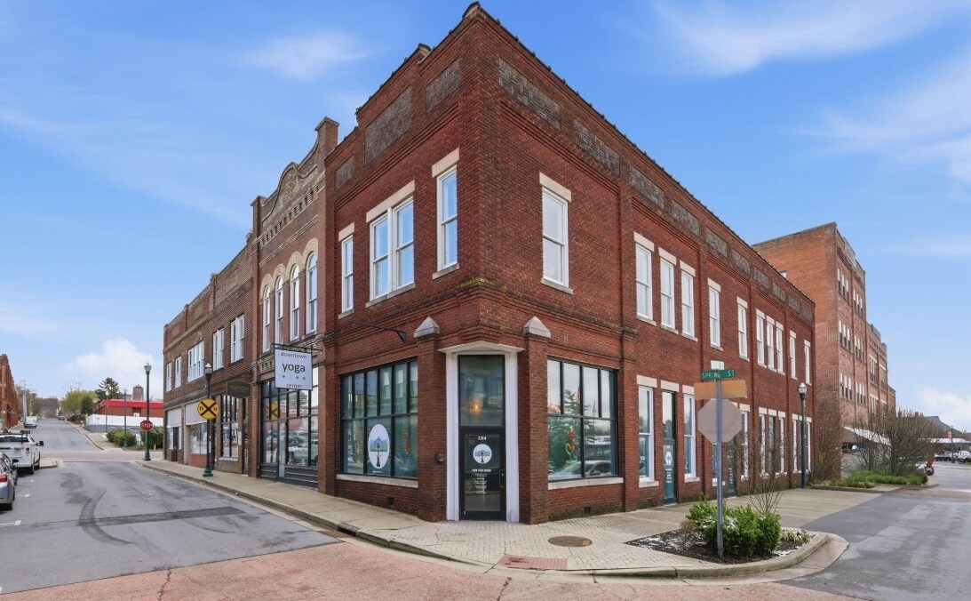 124 Tipton St, Johnson City, TN à vendre Photo principale– Image 1 sur 23