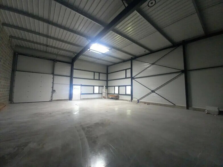 Local d'activités dans Bretteville-sur-Odon à vendre - Photo intérieure – Image 2 sur 7