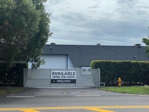 8080-8100 NW 33rd St, Doral, FL à louer Photo intérieure– Image 1 sur 11