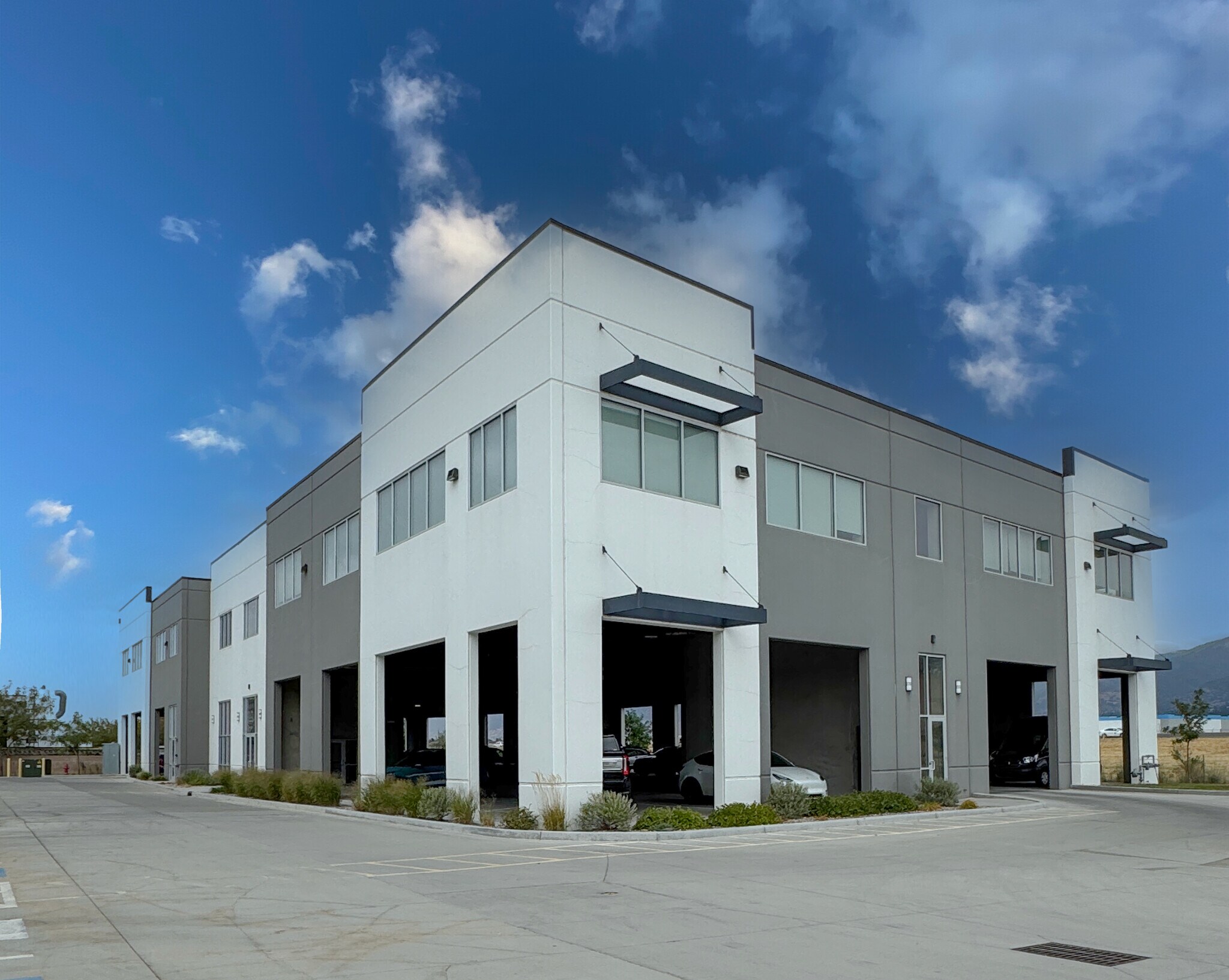 255 Riverbend Way, North Salt Lake, UT à louer Photo de l’immeuble– Image 1 sur 2