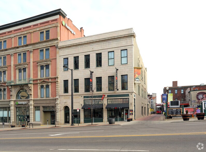 43 E Market St, Akron, OH à louer - Photo principale – Image 1 sur 8
