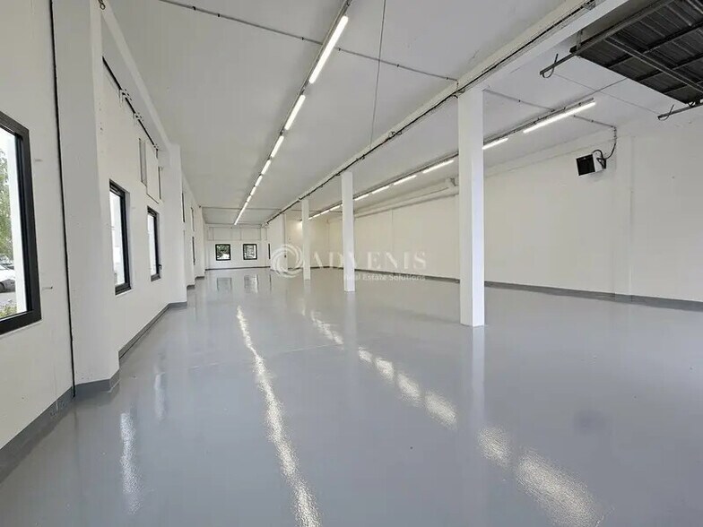 Local d’activités dans Gennevilliers à louer - Photo de l’immeuble – Image 3 sur 5