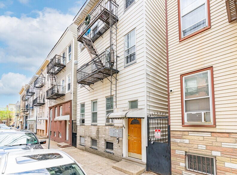 369 E Kinney St, Newark, NJ à vendre - Photo de l’immeuble – Image 2 sur 61