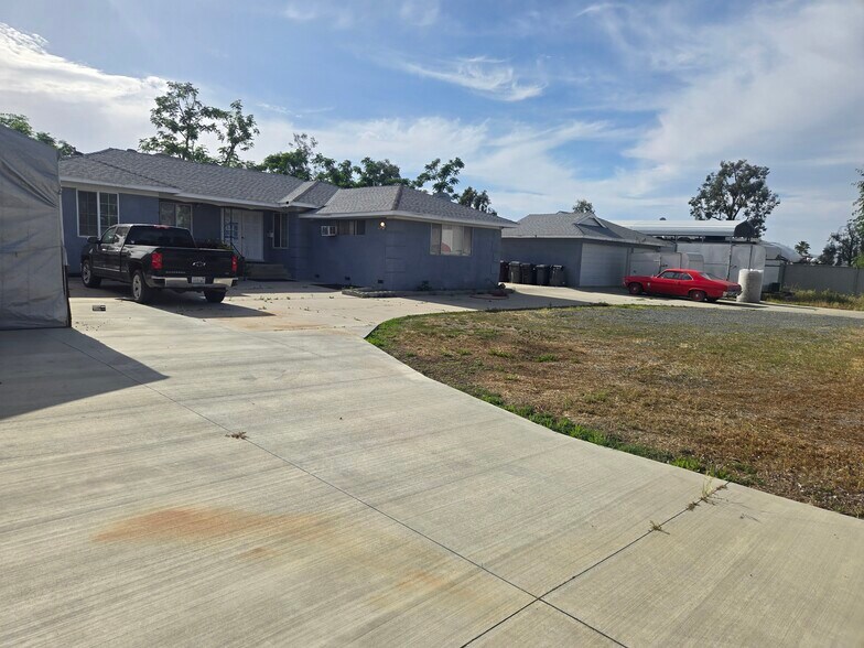 23320-23330 Cajalco Rd, Perris, CA à vendre - Photo de l’immeuble – Image 2 sur 4