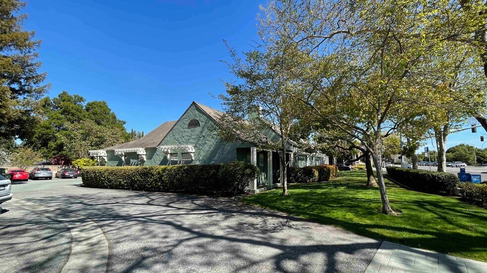 1691 El Camino Real, Palo Alto, CA à louer - Photo de l’immeuble – Image 2 sur 10