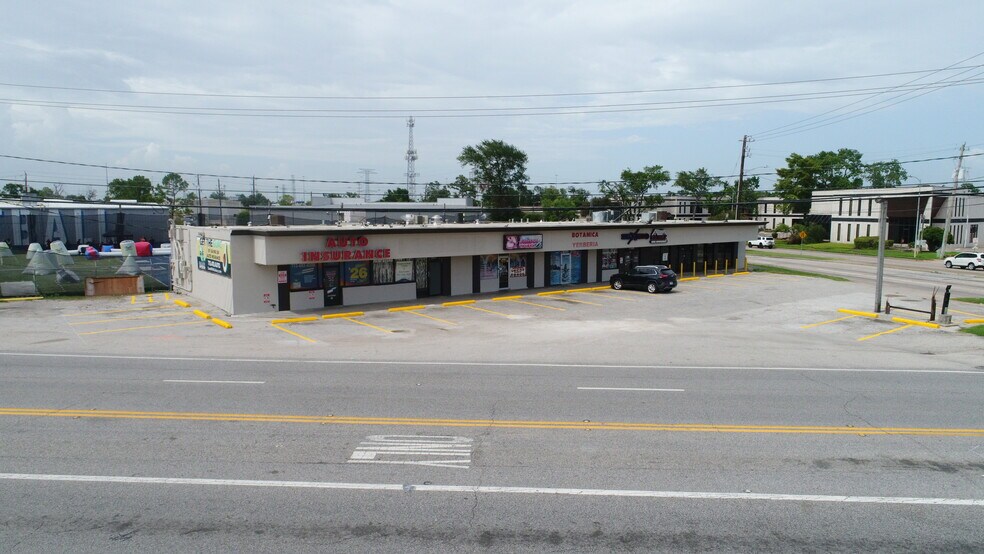11204 Hempstead Rd, Houston, TX à louer - Photo de l’immeuble – Image 2 sur 8