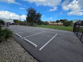 2050 S Federal Hwy, Fort Lauderdale, FL à louer Photo de l’immeuble– Image 1 sur 13