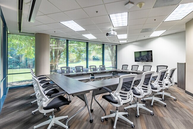 Plus de détails pour 100 Crescent Center Pkwy, Tucker, GA - Bureau, Bureau/Médical à louer