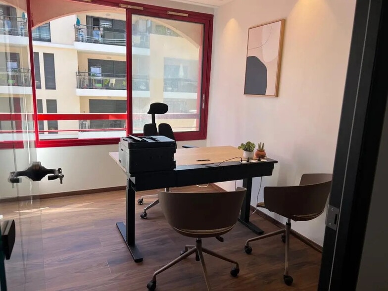 Bureau dans Saint-Laurent-du-Var à louer - Photo de l’immeuble – Image 2 sur 7