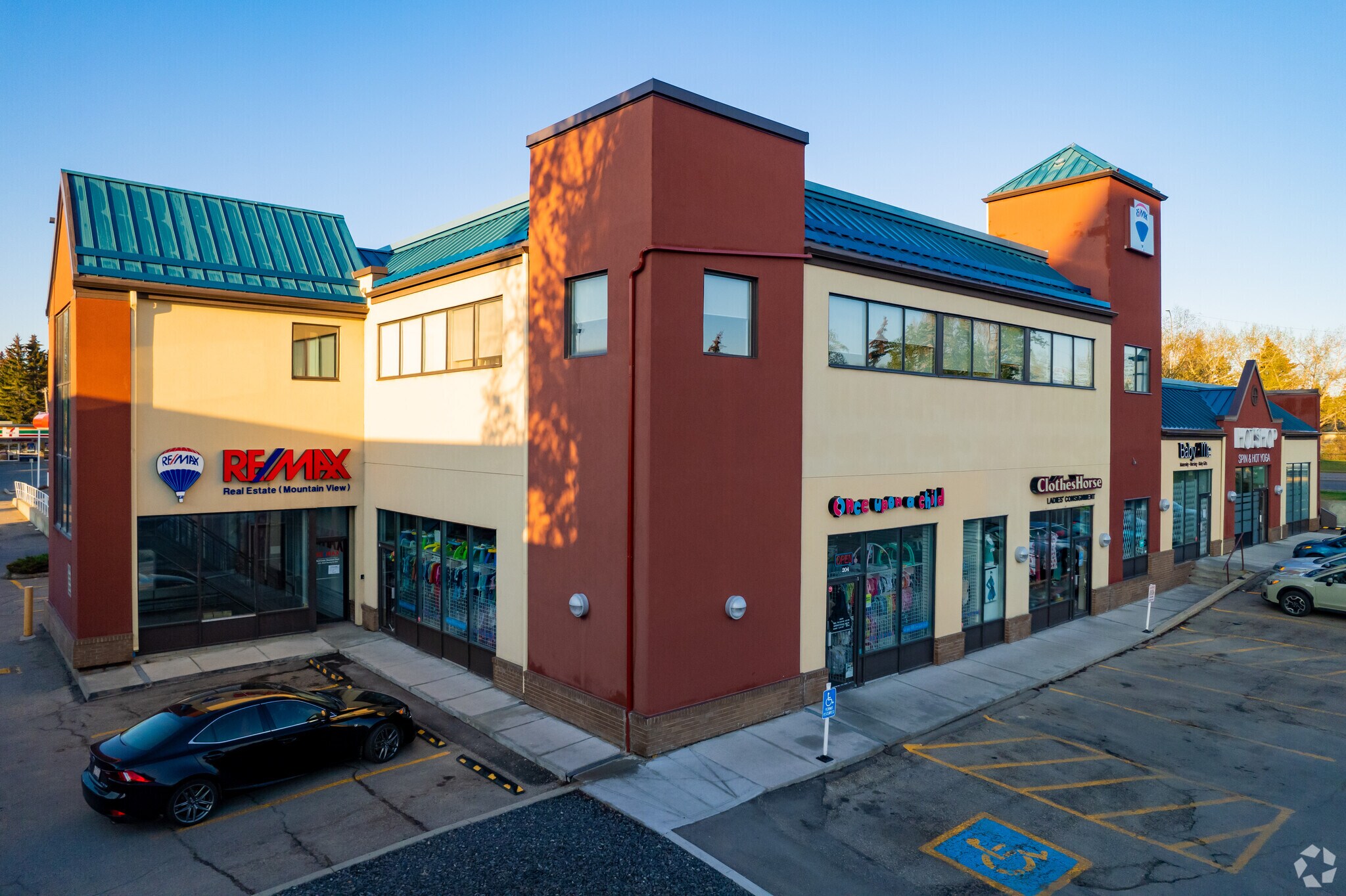 4625 Varsity Dr NW, Calgary, AB à louer Photo de l’immeuble– Image 1 sur 11