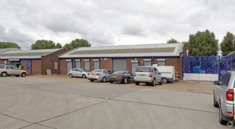 25 Thames Rd, Barking à louer - Photo de l’immeuble – Image 2 sur 4