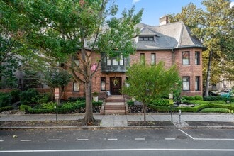 1526 New Hampshire Ave NW, Washington, DC à louer Photo de l’immeuble– Image 1 sur 14