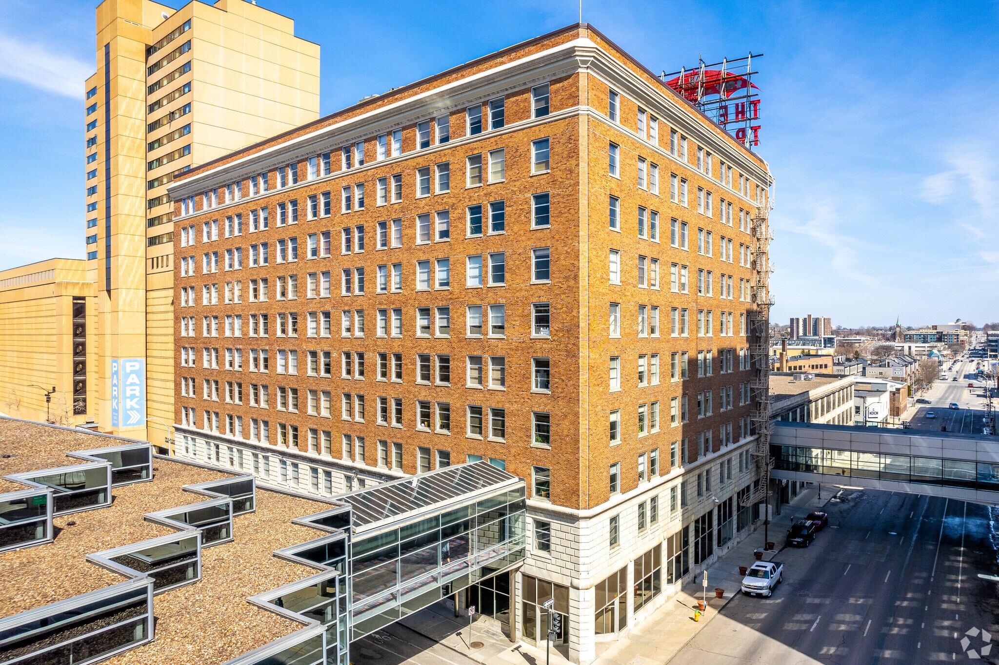 501-505 5th Ave, Des Moines, IA à louer Photo principale– Image 1 sur 9