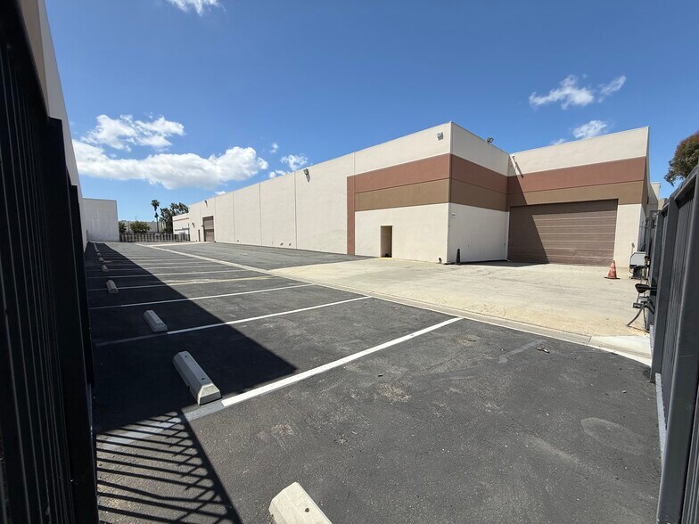 1360 W Walnut Pky, Compton, CA à louer - Photo de l’immeuble – Image 2 sur 8