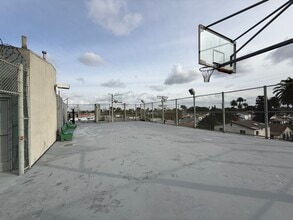 1512 W Slauson Ave, Los Angeles, CA à louer Photo intérieure– Image 2 sur 9
