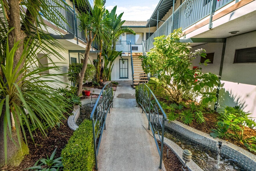 1799 N Hollywood Way, Burbank, CA à vendre - Photo de l’immeuble – Image 2 sur 26