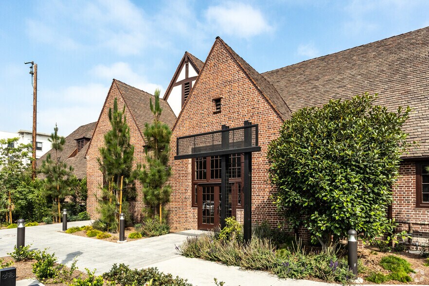 7012 Walnut Grove Dr, Whittier, CA à louer - Photo de l’immeuble – Image 2 sur 65