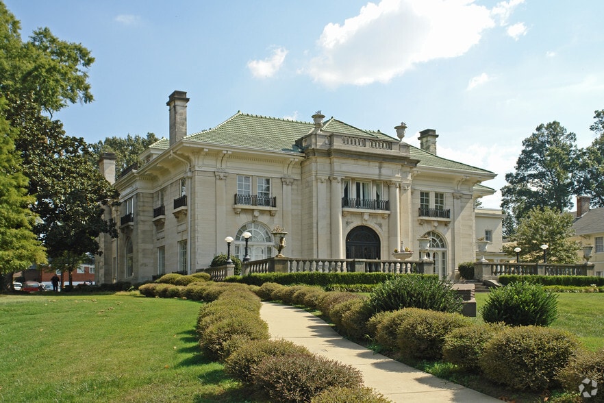 170 E Parkway S, Memphis, TN à vendre - Photo principale – Image 1 sur 2