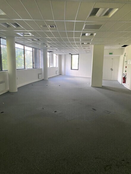 20 Rue Ampère, Massy à louer - Photo de l’immeuble – Image 2 sur 4