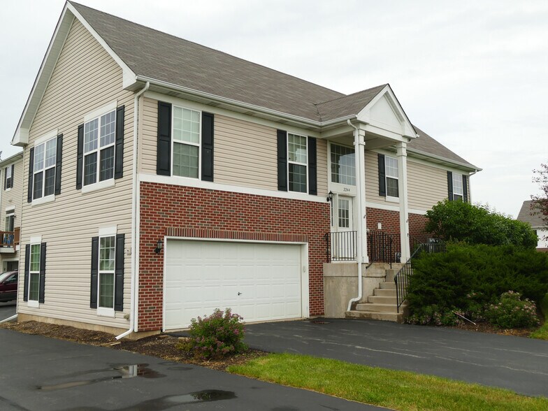 2244 Beresford Dr, Yorkville, IL à vendre - Photo principale – Image 1 sur 1
