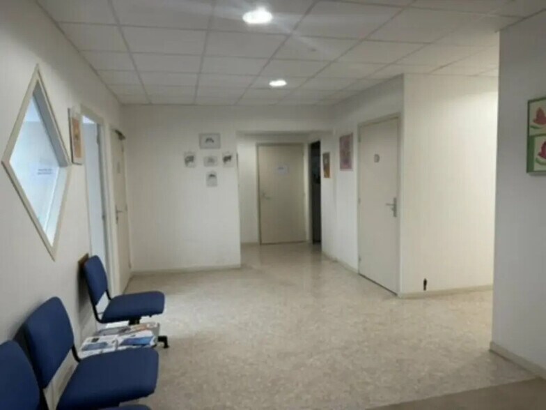 Bureau dans Beauvais à louer - Photo de l’immeuble – Image 3 sur 11