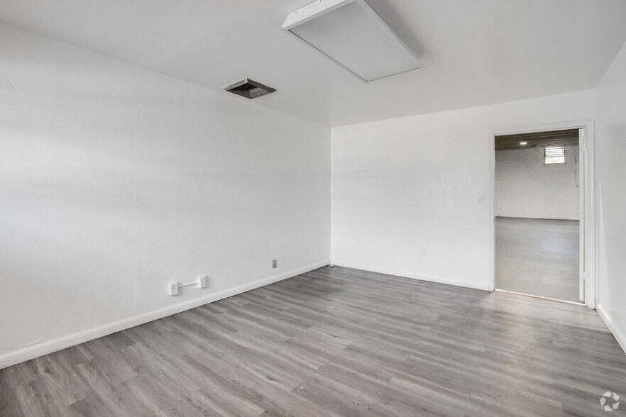 12110-12158 SW 114th Pl, Miami, FL à louer - Photo intérieure – Image 3 sur 12