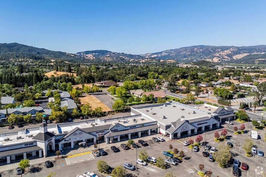 1105-1129 S Cloverdale Blvd, Cloverdale, CA à louer - Photo de l’immeuble – Image 3 sur 5