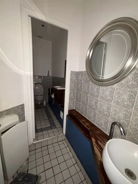 Local commercial dans Paris à louer - Photo intérieure – Image 2 sur 8