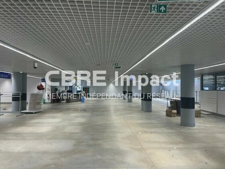 Local commercial dans Reims à louer - Photo de l’immeuble – Image 3 sur 9