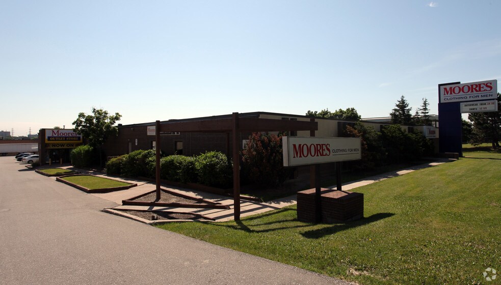 129 Carlingview Dr, Toronto, ON à louer - Photo de l’immeuble – Image 3 sur 7