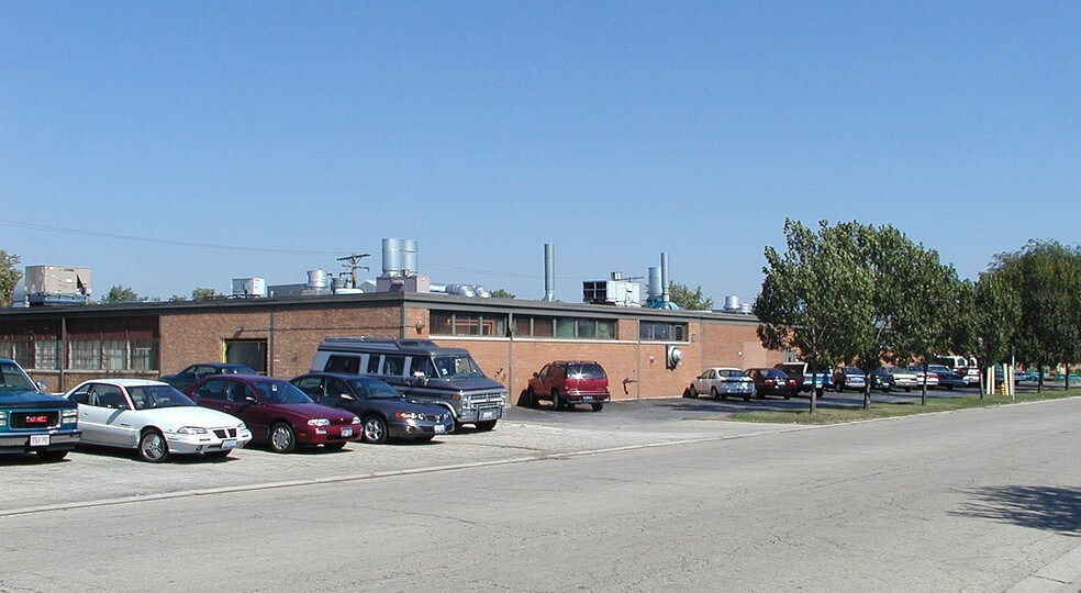410 Factory Rd, Addison, IL à louer - Photo de l’immeuble – Image 2 sur 13