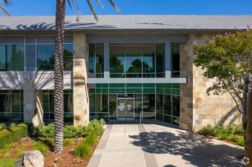 1000 Marsh Rd, Menlo Park, CA à louer - Photo de l’immeuble – Image 2 sur 4