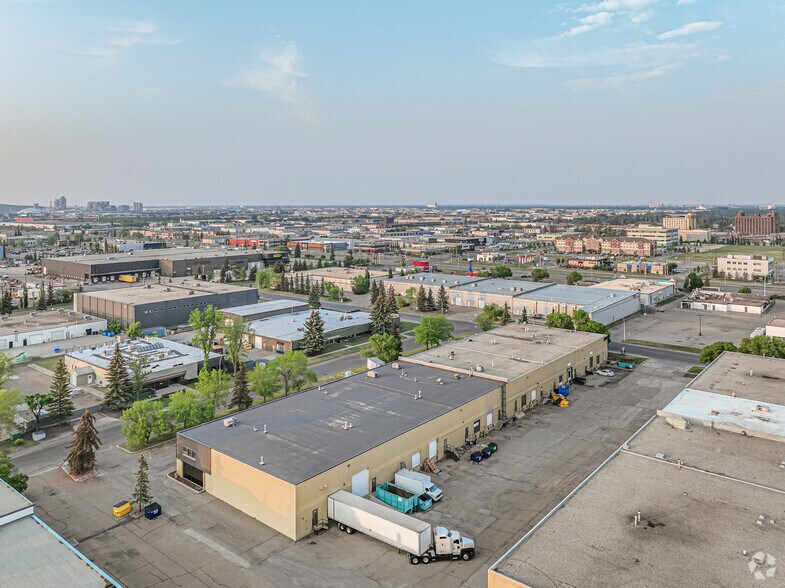 17209 108 Av NW, Edmonton, AB à louer - Aérien – Image 3 sur 5