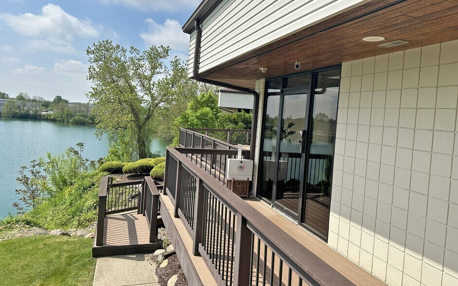 650 Griswold St, Northville, MI à louer - Photo de l’immeuble – Image 3 sur 9