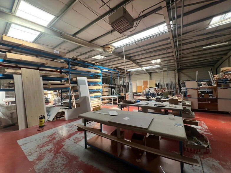 Local d’activités dans Eysines à louer - Photo de l’immeuble – Image 3 sur 23