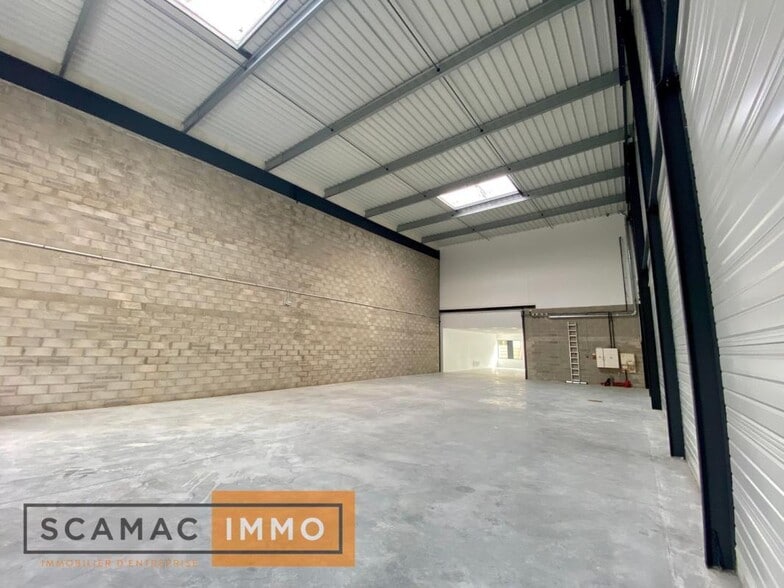 Local d'activités dans Bondoufle à vendre - Photo de l’immeuble – Image 2 sur 7