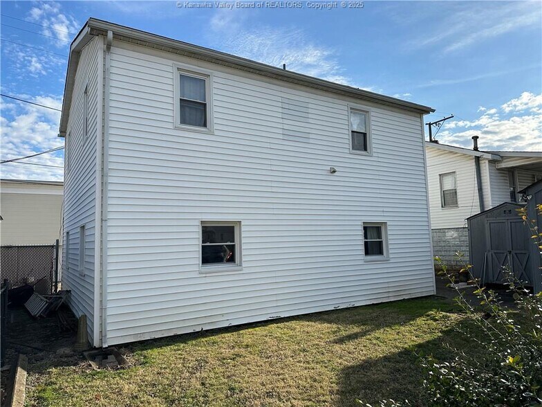 126 6th Ave, South Charleston, WV à vendre - Photo de l’immeuble – Image 2 sur 14