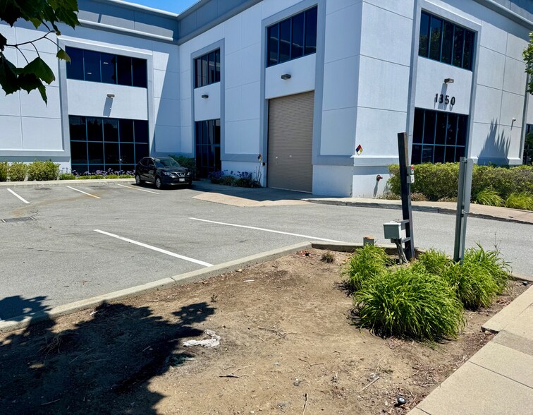 1348-1368 Rollins Rd, Burlingame, CA à louer - Photo de l’immeuble – Image 3 sur 3