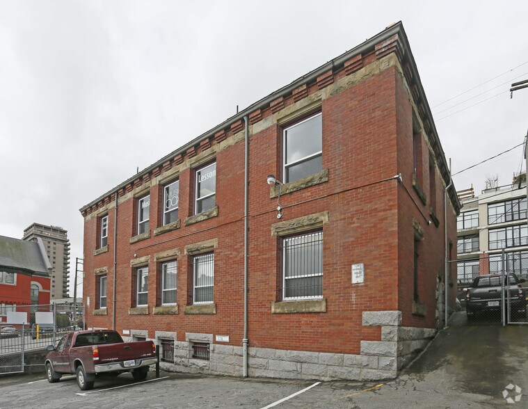 632 Carnarvon St, New Westminster, BC à louer - Photo de l’immeuble – Image 2 sur 3