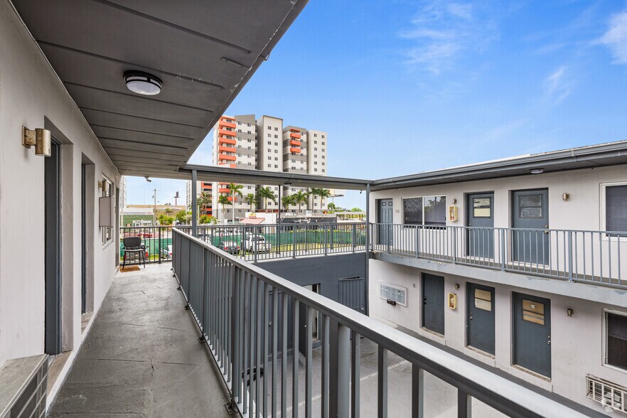 734 NW 80th St, Miami, FL à vendre - Photo de l’immeuble – Image 2 sur 20